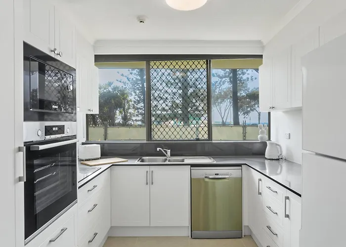 Seacrest Beachfront Apartments Surfers Paradise