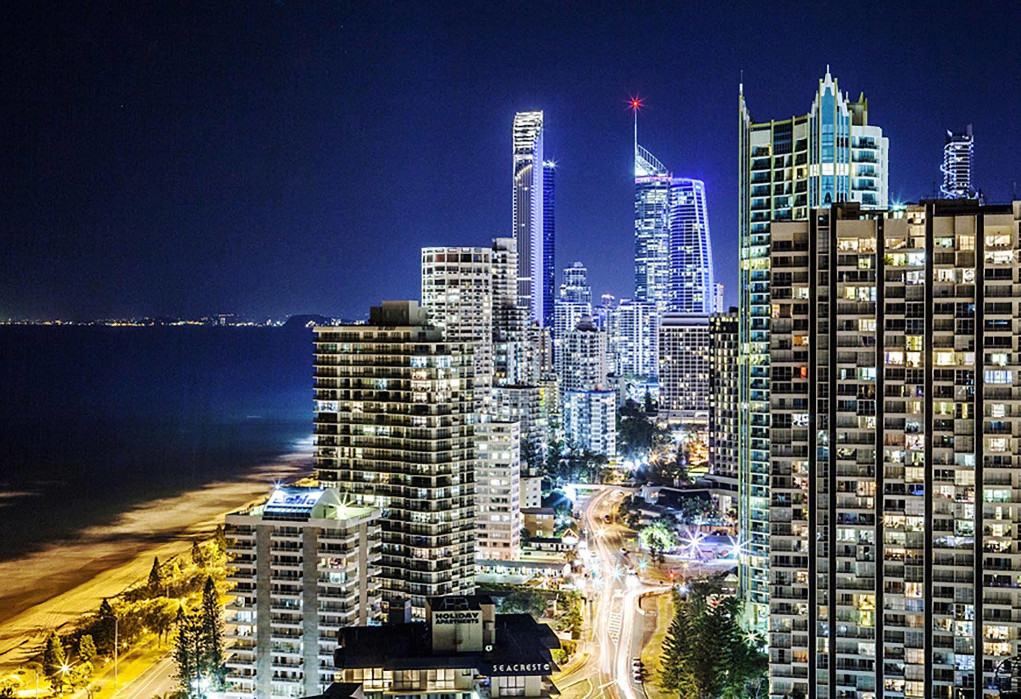 Seacrest Beachfront Surfers Paradise Aparthotel 4*